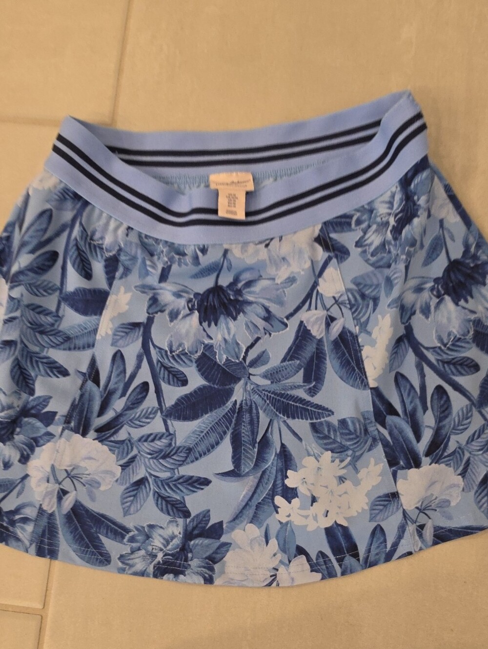 Tommy Bahama Light Blue Floral Skater Skort with Navy Print Size Medium